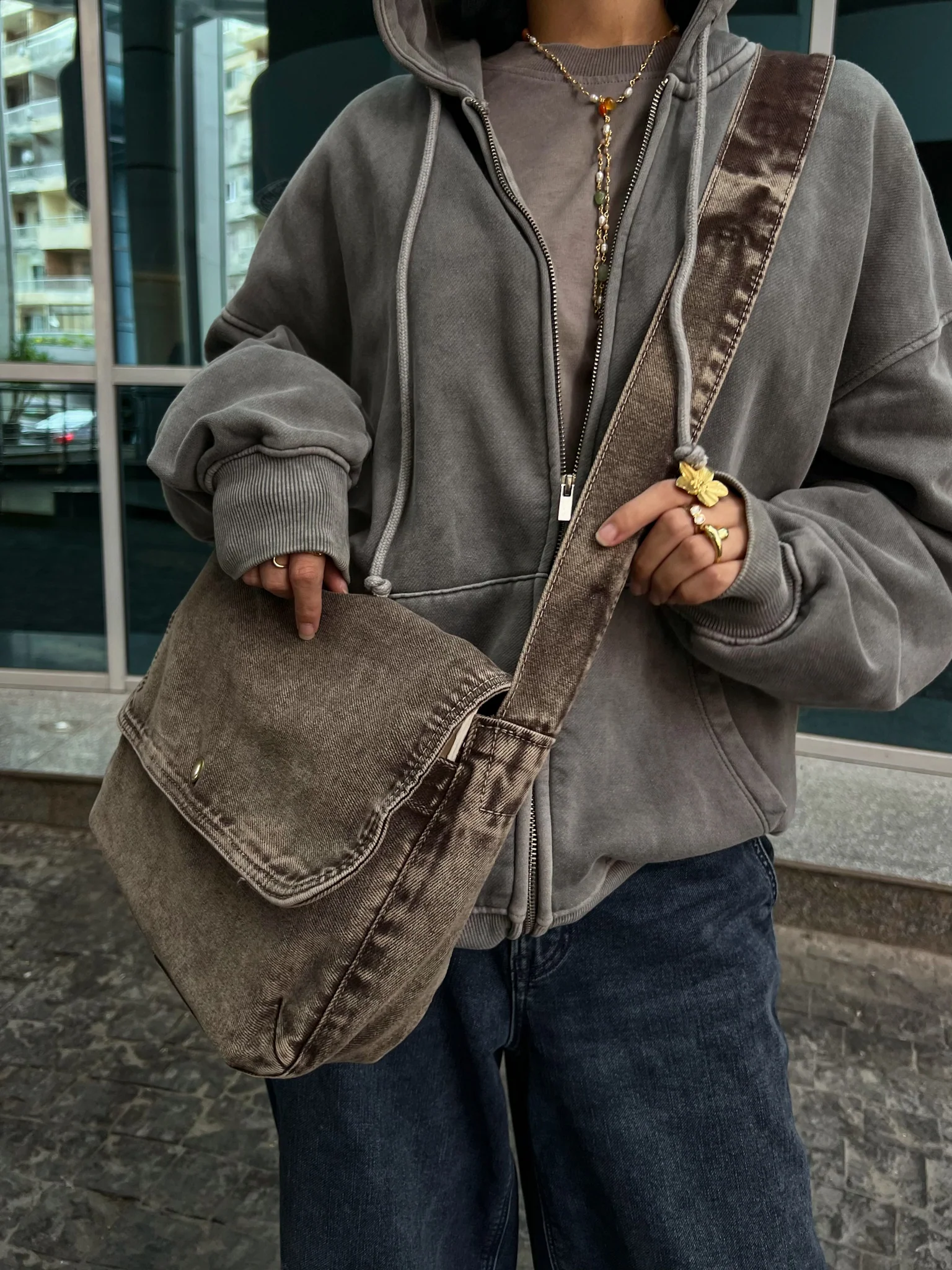 ASH BROWN WASHED SIDE BAG - Image 3