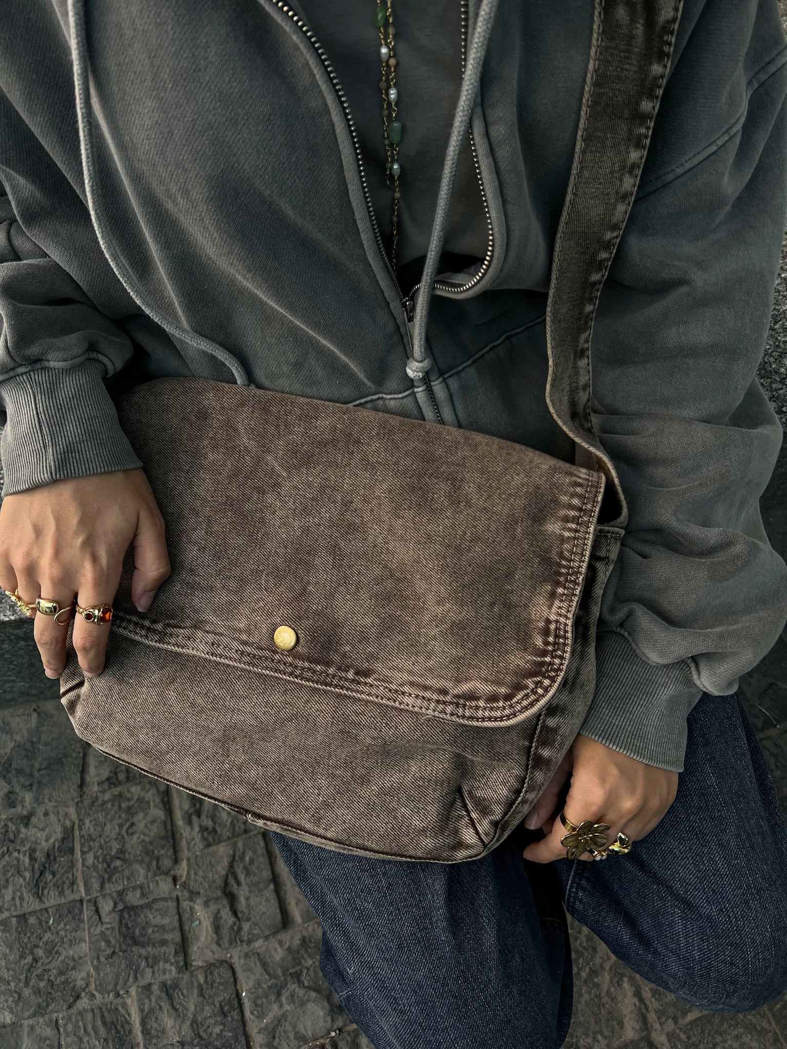 ASH BROWN WASHED SIDE BAG - Image 4