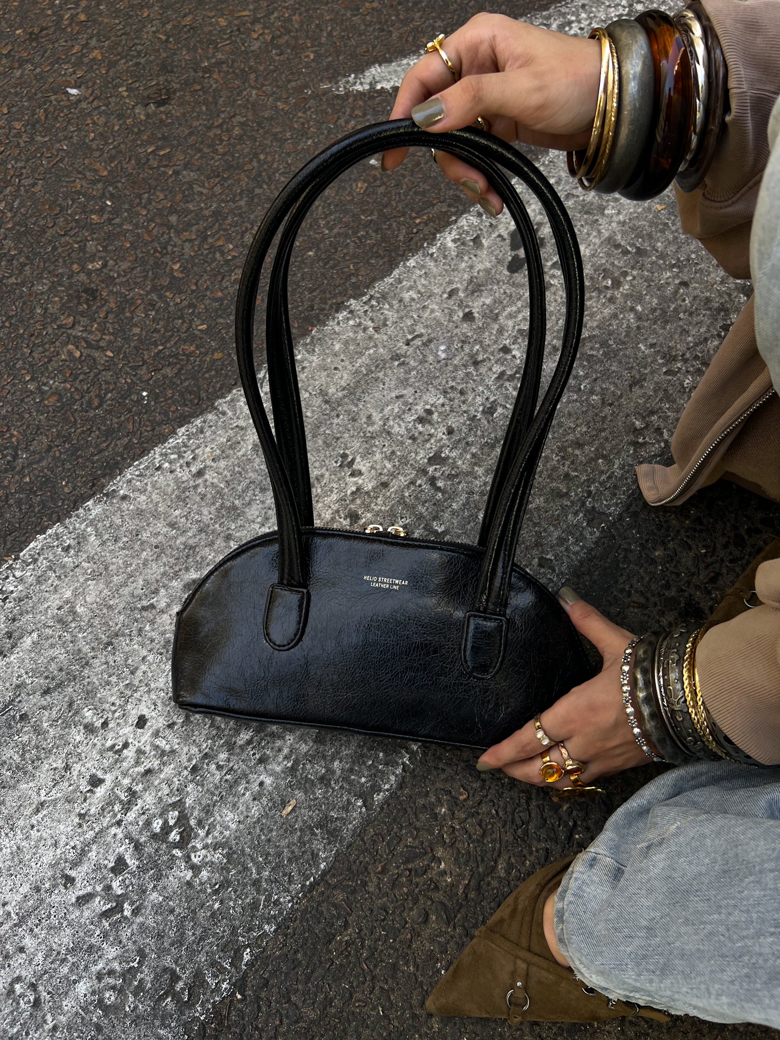 BAGUETTE BAG BLACK TRUFFLE - Image 3