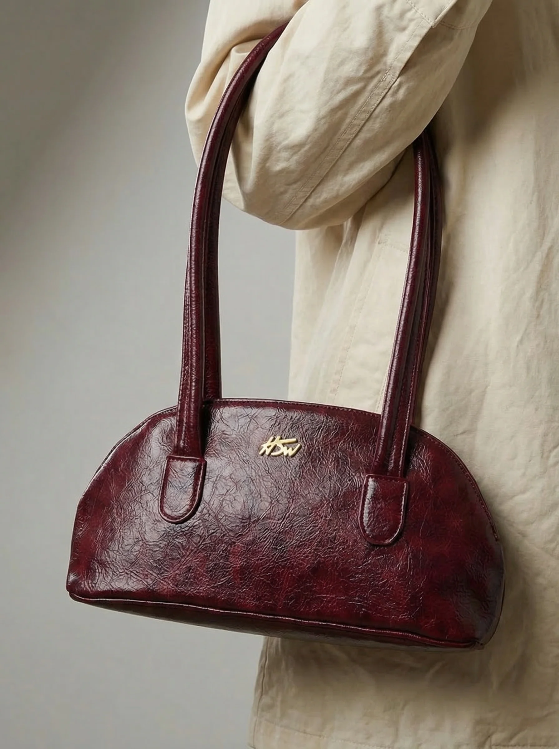 BRANDED BAGUETTE BAG BURGUNDY - Image 2