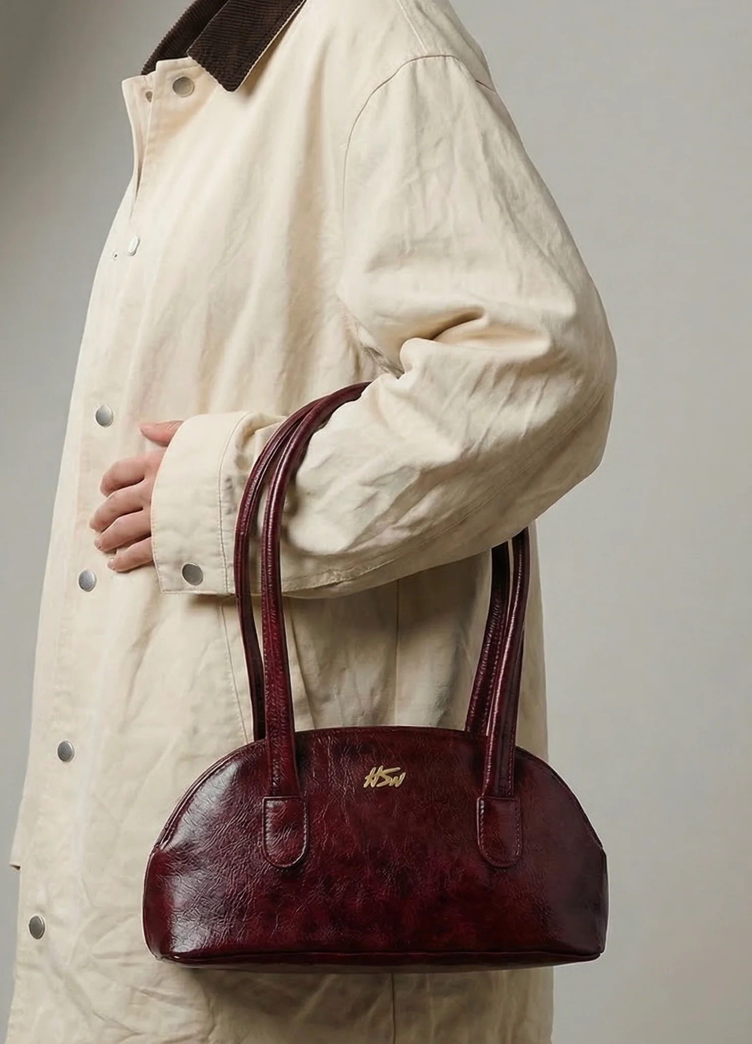 BRANDED BAGUETTE BAG BURGUNDY - Image 3