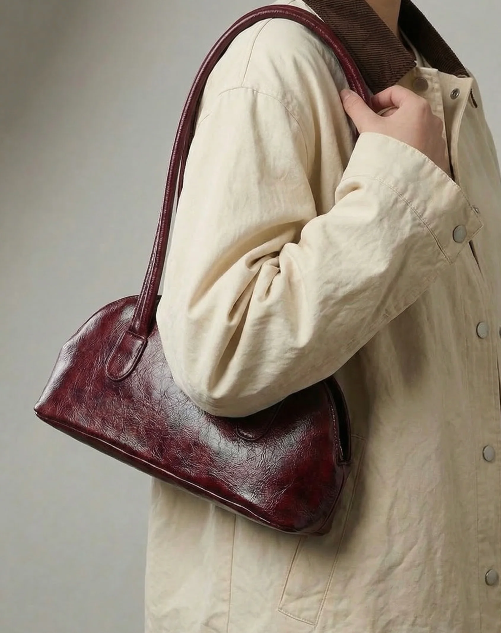 BRANDED BAGUETTE BAG BURGUNDY - Image 4