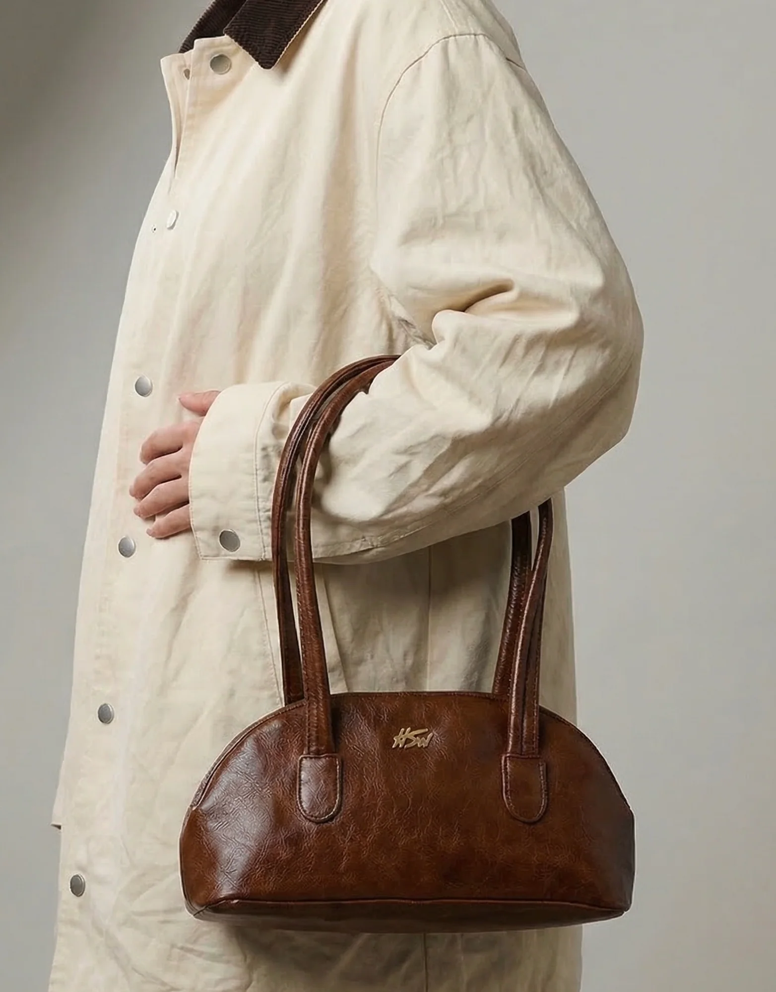 BRANDED BAGUETTE BAG CARAMEL - Image 3