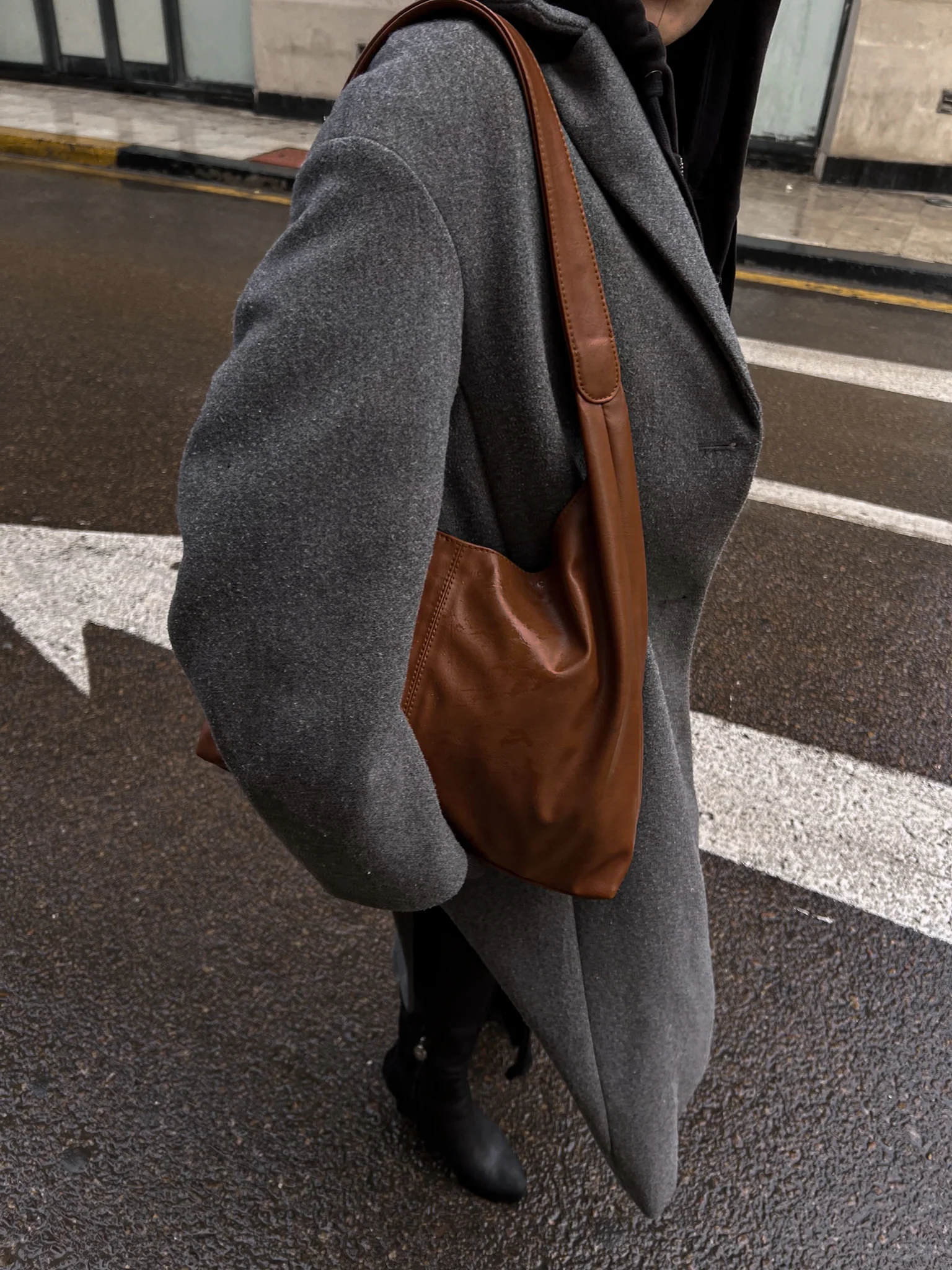 HOBO BAG CARAMEL - Image 3