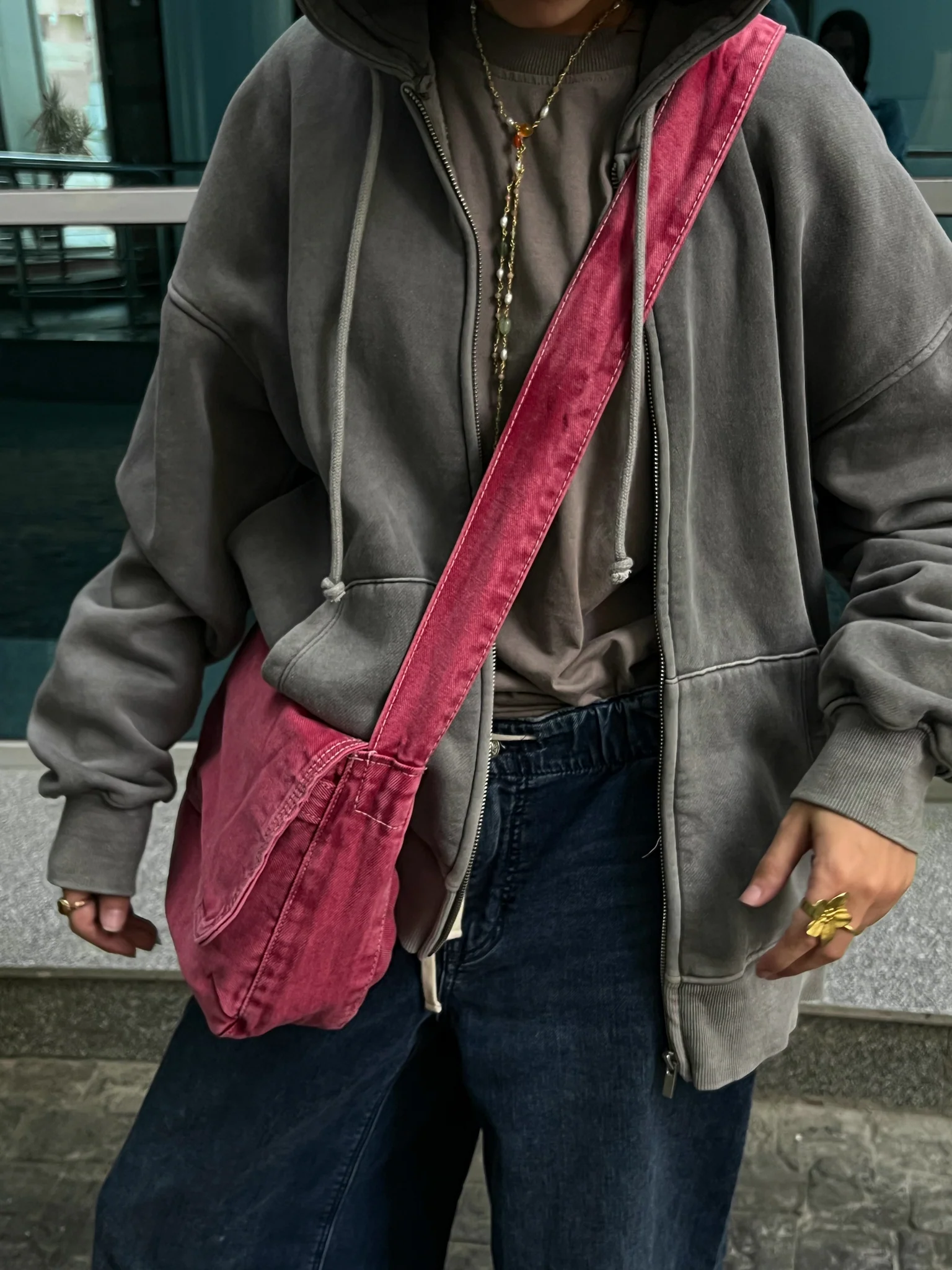 RASPBERRY WASHED SIDE BAG - Image 2