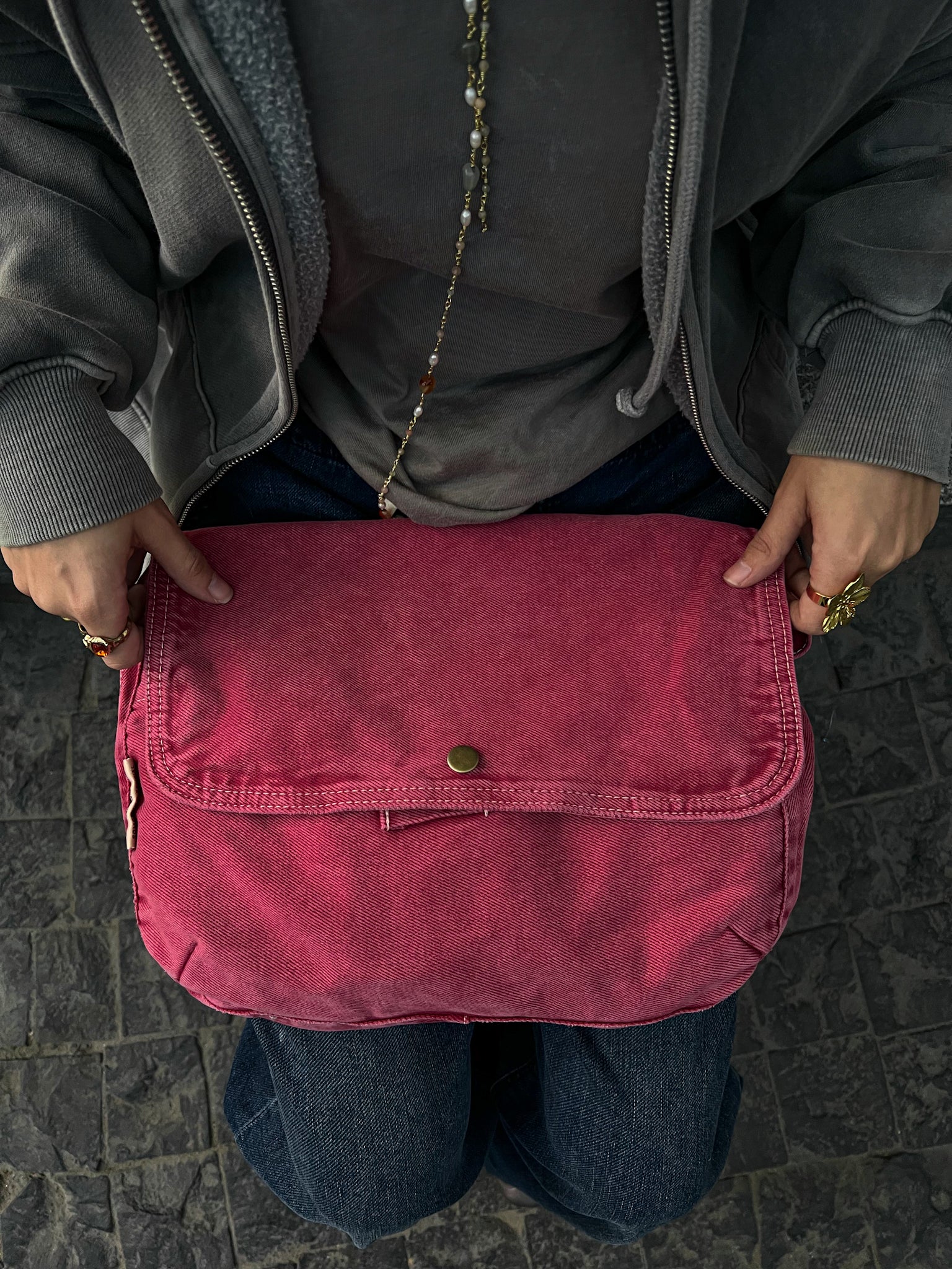 RASPBERRY WASHED SIDE BAG - Image 3