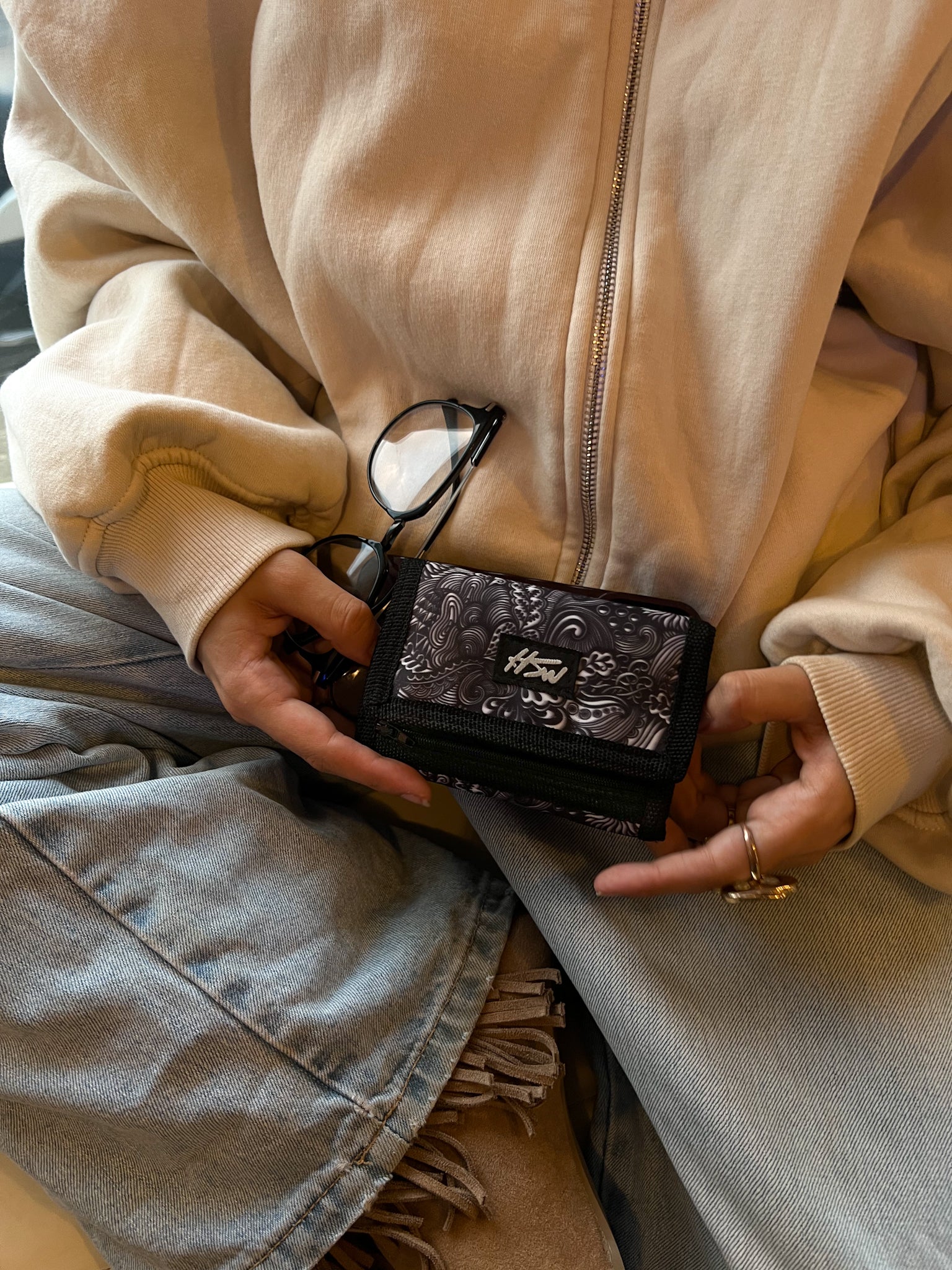 URBAN MONOCHROME WALLET - Image 3
